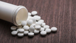 오빠, 한 잔 할래요?... 나이트서 만난 중년 남성들에 졸피뎀 술 먹이고 거액 뜯어낸 20대 여성