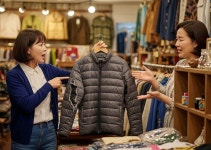 1년 전 구매한 1만원짜리 옷, 하자 주장한 고객... 셀프 수선 흔적에 눈살