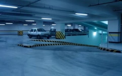 아파트 지하주차장 바닥에 쓰러진 20대, 차량에 치여 사망