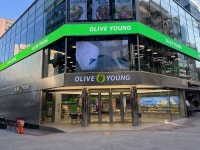 문 열면 바로 올리브영?... 시코르, 명동·홍대 초근접 출점으로 K-뷰티 상권 공략