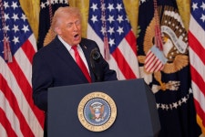 트럼프 행정부, 틱톡 중재로 돈방석 앉았다... 수수료 '15조 원' 잭팟