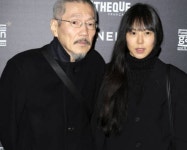 홍상수 감독 신작 그녀가 돌아온 날 5월 개봉... 김민희, 제작실장에 이름 올렸다
