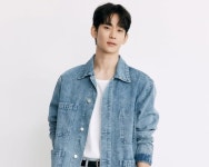'활동 재개' 김수현, 1년 4개월 만에 SNS 업로드... 작품 제안만 40여편