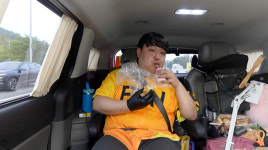 대세 김규원, 차량을 먹방 아지트로... 이영자 진짜 영자 키즈 인정