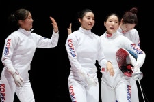 한국 펜싱 여자 에페, AG 단체전 결승 진출... 송세라 2관왕 눈앞