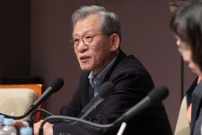 국중박서 독립운동가 글씨로 전시된 '친일파' 글씨... 관장 소장품이었다