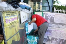 농성 300일 맞이하는 형제복지원 농성장… 깊고 오래된 고통이 국회 앞에 있다 