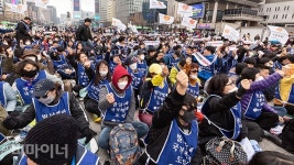 ‘기만을 멈춰라!’ 부모연대, 발달장애 국가책임제 도입 촉구 2차 농성 돌입 대표 이미지