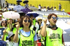 [사진] “서비스 지원 종합조사표 = 점수 조작표” 농성 돌입 