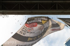 서울역 고가다리 밑 기습 점거한 장애인들 “장애인 생존권 예산 쟁취”  