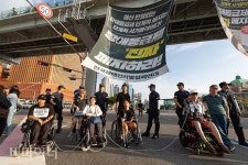 서울역 고가다리 밑 기습 점거한 장애인들 “장애인 생존권 예산 쟁취”  