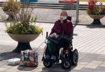만 65세 됐다고 활동지원 ‘뚝’… 그는 생일날 수면제를 샀다