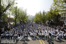 [사진] 557명 삭발… "'비문명'이란 가족에만 발달장애인 책임 전가하는 사회" 대표 이미지