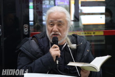 [승강장일기] 30분 늦은 사람들, 30년간 갇혀 산 사람들