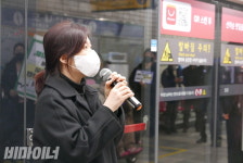 [승강장일기] 시설에 들어가 살래요?