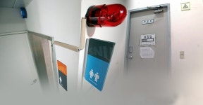 남녀화장실 분리 의무화에도 불안한 여성들