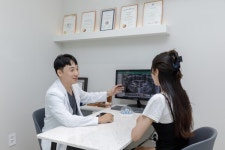 턱관절 치료 시, 보톡스가 도움이 되는 이유