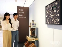 [포토] 신세계백화점, 비디오 아트 예술가 백남준 작가 전시 개최