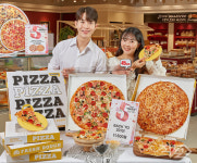 [포토] 신세계푸드, 대한민국 쓱데이 맞아 패밀리 사이즈 피자 한정 판매