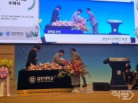 김병갑 훌랄라그룹 회장, 칼빈대학교 학생 10명에게 장학금 수여