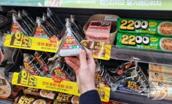 불황형 소비 트렌드 확산…유통업계, 초저가 경쟁