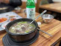 [조승연 PD의 맛썰] 겨울 오서산, 홍흥집 소머리국밥과 홍주 생막걸리