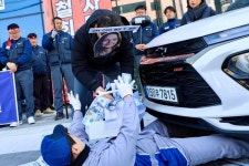 한국지엠, 정비사업소 9곳 접는다…철수설 다시 고조