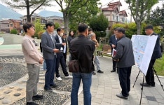 콘크리트 걷고 자연으로… 창원시,사파소하천 복원 현장 점검