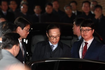 윤석열, 구속심사서 고립무원, 혼자 싸워야 - 영장심사 결정 기다리는 중