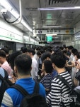 [NP포토] 지하철 2호선, 한양대역서 고장...출근길 아수라장