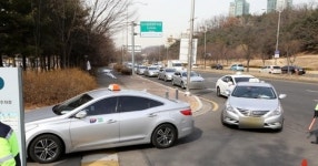 새 미터기도 못 달고...택시비 인상 후 첫 평일 혼란↑