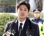 '버닝썬 고발' 김상교 경찰 출석...'경찰총장' 피의자 전환