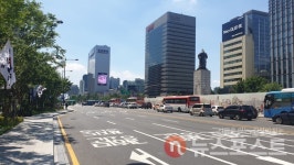 [뉴스포스트 포토] 거리두기 4단계, 한산한 광화문 일대