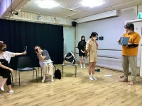 [팬데믹 줌인] 100석 가운데 7~8석만...그래도 연극은 계속된다