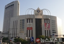 백화점도 역부족…롯데쇼핑, 지난해 매출·영업익 줄어