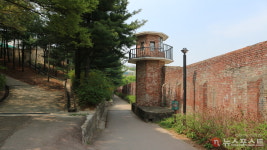 [도시탐구] 서대문 밖 의주로, 혹은 통일로
