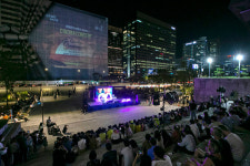 KT, 종로 광화문광장서 시네마콘서트 개최