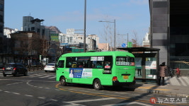 [종로의 마을버스] ③ 돈의문 밖 교남동 일대의 변화를 엿볼 수 있는 
