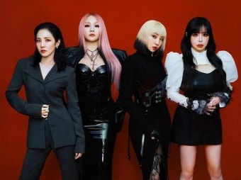 투애니원, 데뷔15주년 기념 완전체 사진 깜짝 공개