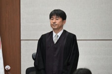 지귀연 판사, 술접대 의혹에 