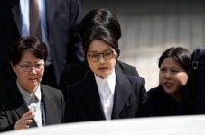 김건희 여사 구속영장 발부...사상 첫 대통령 부부 동시 수감