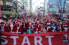 서대문구, 기부 연계 이색 마라톤 신촌기차역 산타런 개최
