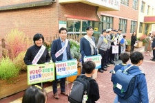 [발로 뛰는 시정] 서철모 화성시장, 스쿨존 지킴이로 나서