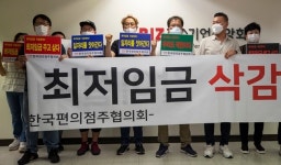 알바보다 못번다...편의점주들의 하소연 최저임금 인상 시 범법자 될 판