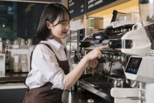 ‘한교진’ 노인두뇌훈련지도사·바리스타·코딩지도사 등 전액지원