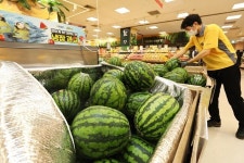 냉장수박에 캠핑 먹거리까지 휴가족 맞이 나선 이마트