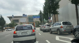 [포토뉴스] 고양시 행신역 앞의 불법주차 행렬