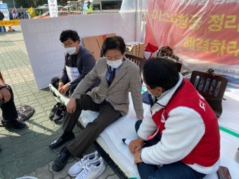 노웅래 민주당 의원, 이스타항공 단식농성장 찾아