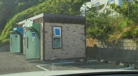 [e와글] 공영주차장 화장실에서 물만 30분째 받는 캠핑카… 누리꾼 거지도 아니고
