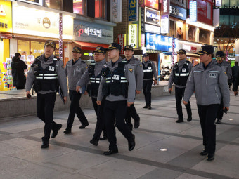 홍기현 경기남부청장, 기동순찰대와 서현역 순찰